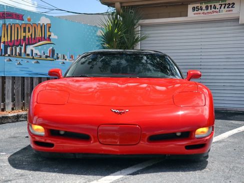 Used 2004 Chevrolet Corvette Coupe w/ Roof Package RWD image 3