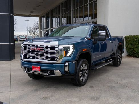 Used 2025 GMC Sierra 2500 Denali w/ Denali Reserve Package image 3