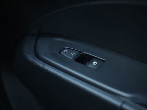 Used 2023 Hyundai Venue SE image 40