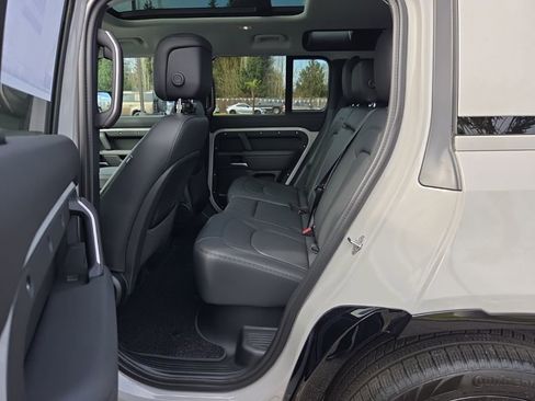 New 2026 Land Rover Defender 110 X-Dynamic SE image 5