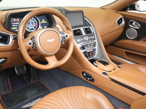 Used 2019 Aston Martin DB11 Volante RWD image 29