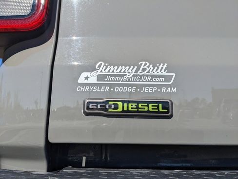 Certified 2022 Jeep Gladiator Willys image 23