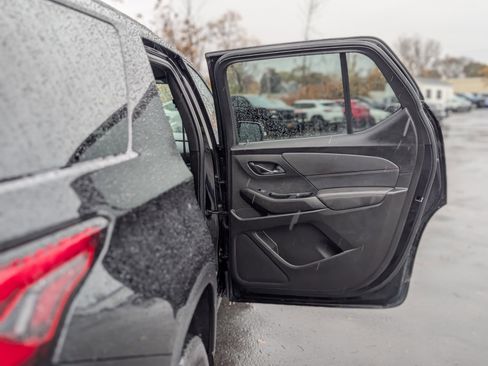 Used 2023 Chevrolet Traverse RS image 47