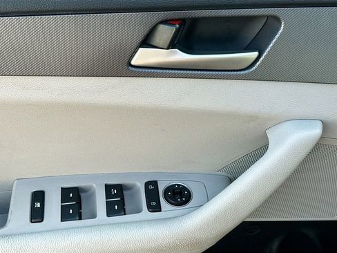 Used 2018 Hyundai Sonata SE w/ Cargo Package FWD image 17