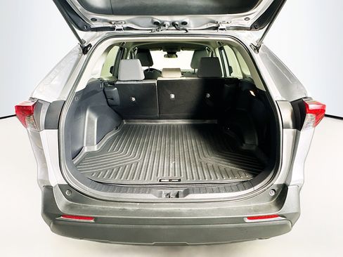 Used 2021 Toyota RAV4 XLE image 28