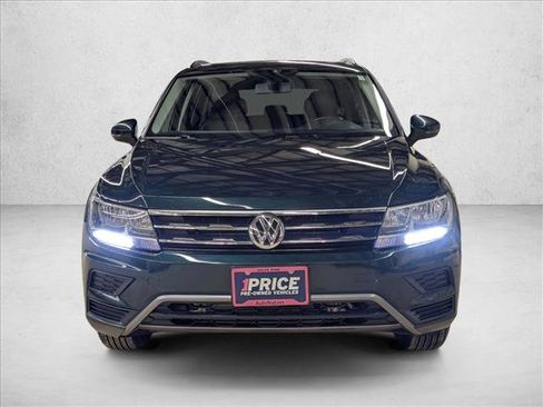 Used 2018 Volkswagen Tiguan SE w/ Panoramic Sunroof Package image 2