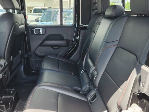 Used 2024 Jeep Gladiator Rubicon AWD/4WD image 10