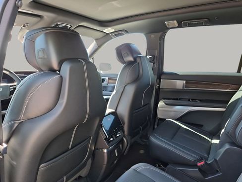 New 2026 Cadillac Vistiq Luxury AWD/4WD image 18