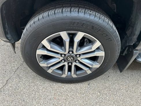 Used 2025 Toyota 4Runner Limited AWD/4WD image 19