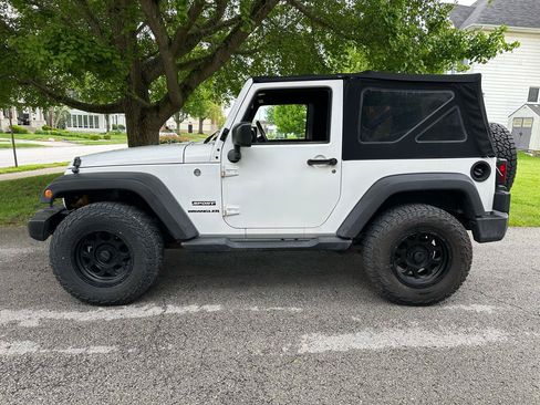 Used 2017 Jeep Wrangler Sport w/ Quick Order Package 24S AWD/4WD image 3