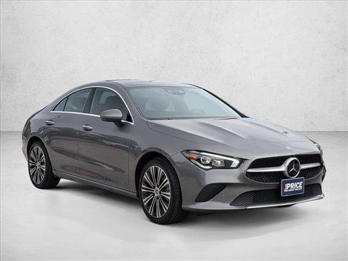 Used 2022 Mercedes-Benz CLA 250 4MATIC image 3