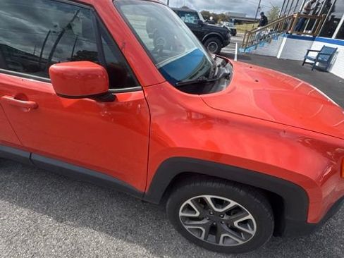 Used 2016 Jeep Renegade Latitude FWD image 15