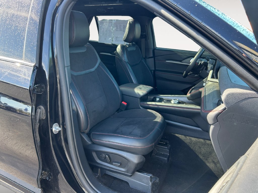 Used 2025 Ford Explorer ST AWD/4WD image 11
