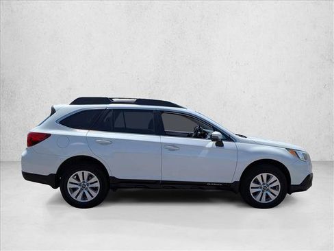 Used 2017 Subaru Outback 2.5i Premium AWD/4WD image 4