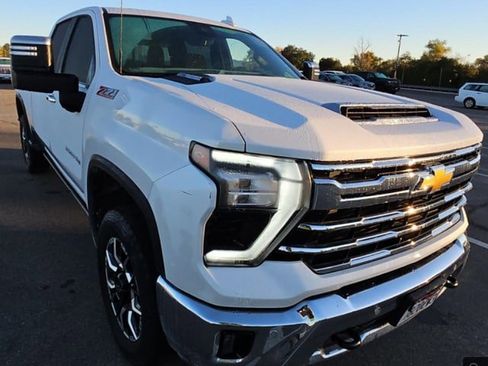 Used 2024 Chevrolet Silverado 2500 LTZ w/ LTZ Convenience Package image 2
