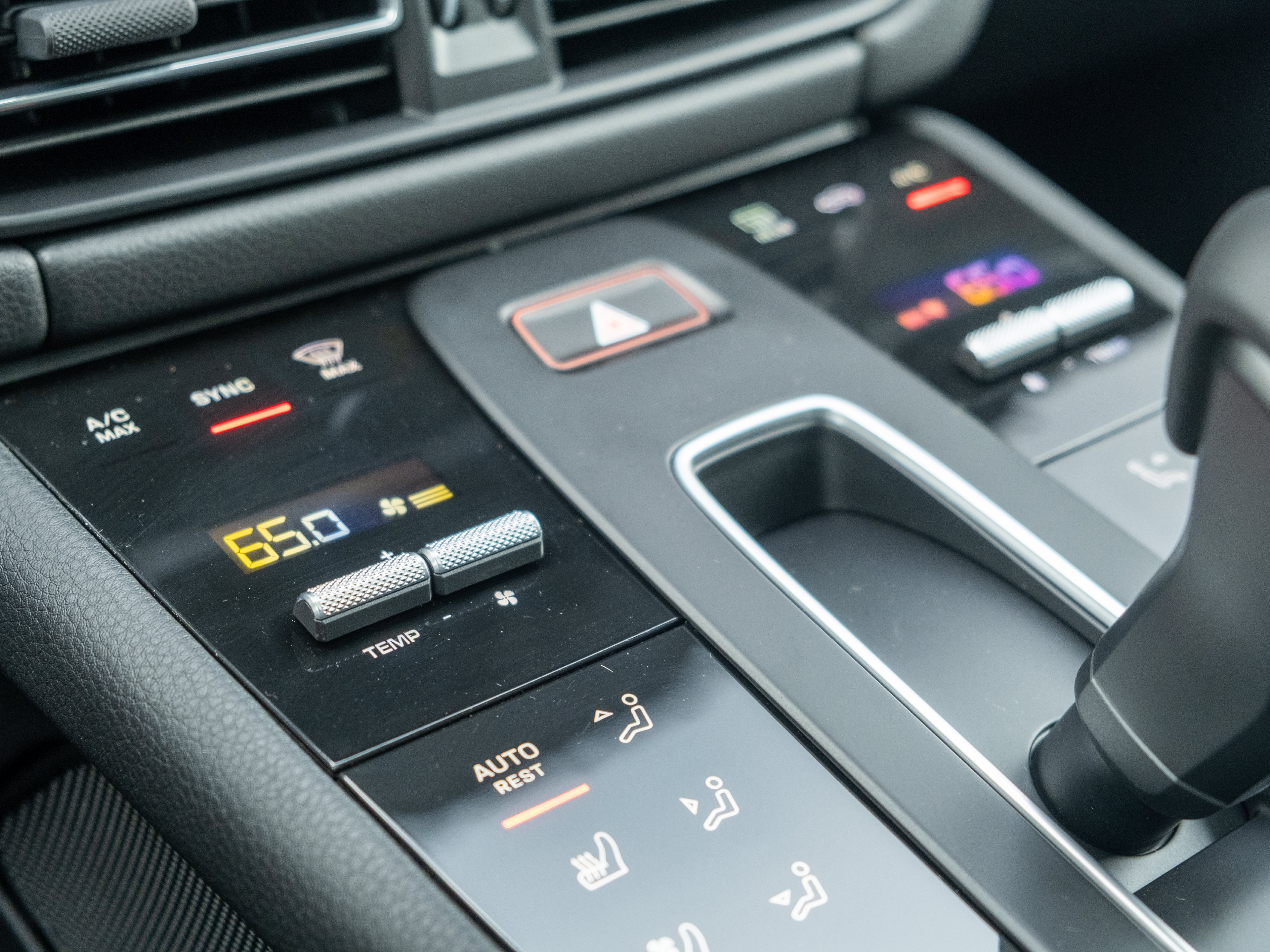 Certified 2026 Porsche Macan AWD/4WD image 33