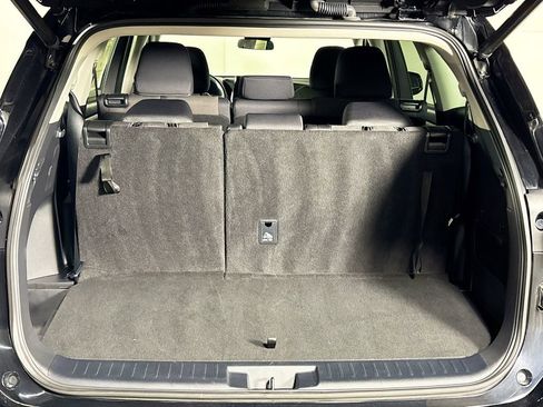 Used 2023 Toyota Highlander LE image 20