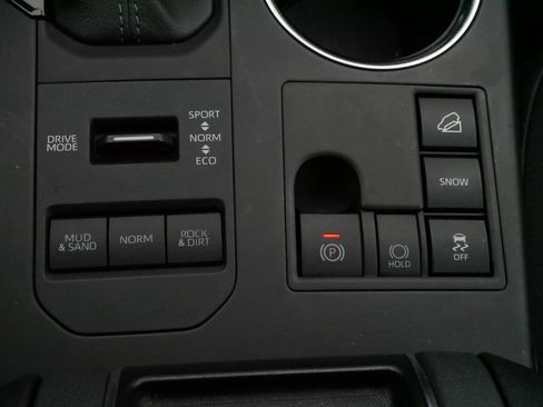 Certified 2024 Toyota Highlander LE image 30