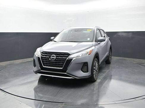 Used 2024 Nissan Kicks SV FWD image 3