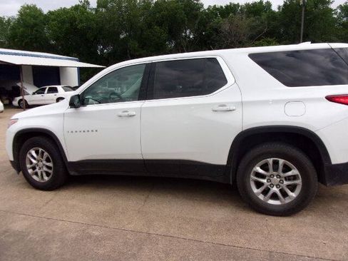 Used 2019 Chevrolet Traverse LS w/ LPO, Floor Liner Package FWD image 5
