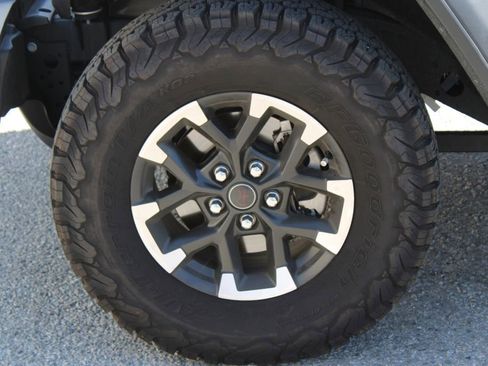 Used 2024 Jeep Wrangler Rubicon w/ Convenience Group AWD/4WD image 8