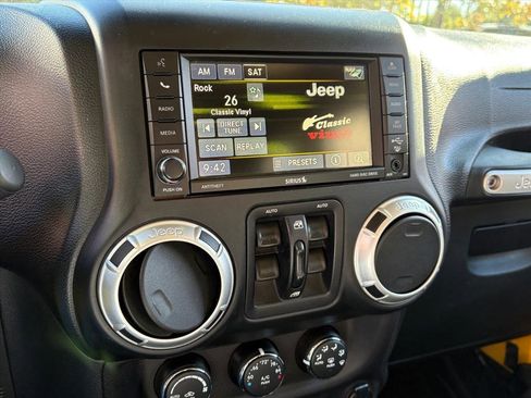 Used 2015 Jeep Wrangler Unlimited Sahara image 11