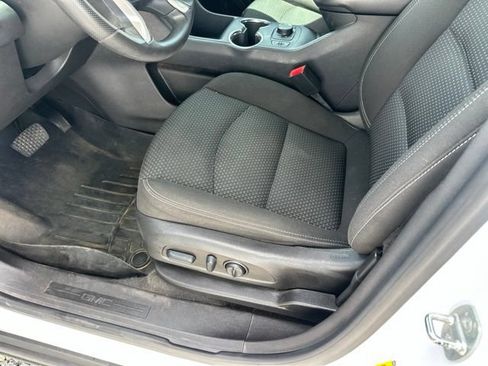 Used 2022 GMC Terrain SLE w/ Driver Convenience Package FWD image 12