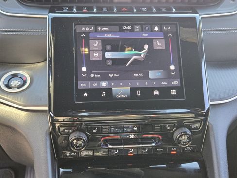 Used 2024 Jeep Grand Cherokee L Laredo image 24