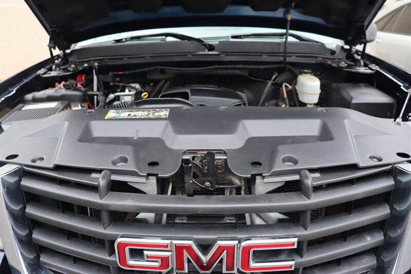 Used 2007 GMC Sierra 2500 W/T w/ Work Truck Preferred Package AWD/4WD image 30