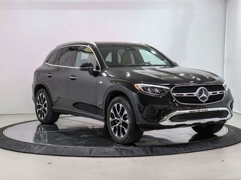 Used 2025 Mercedes-Benz GLC 350e 4MATIC image 5
