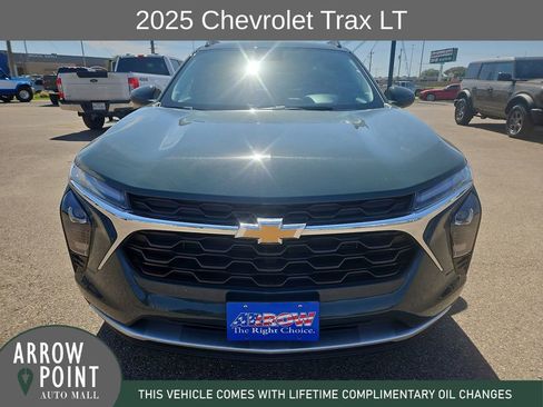 Used 2025 Chevrolet Trax LT image 3
