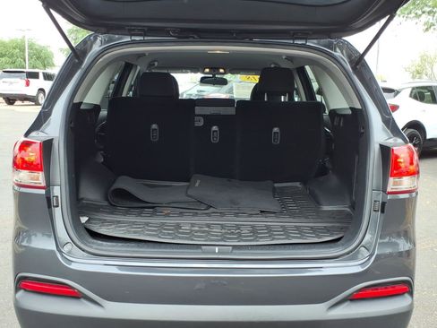 Used 2018 Kia Sorento LX image 10