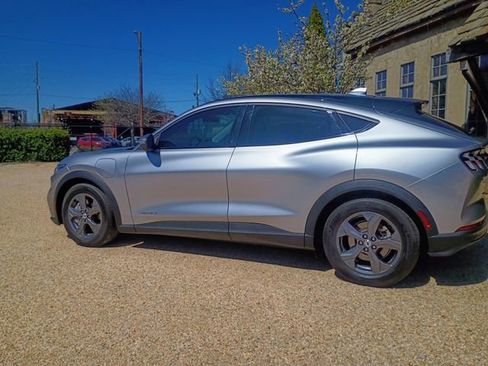 Used 2021 Ford Mustang Mach-E Select image 7