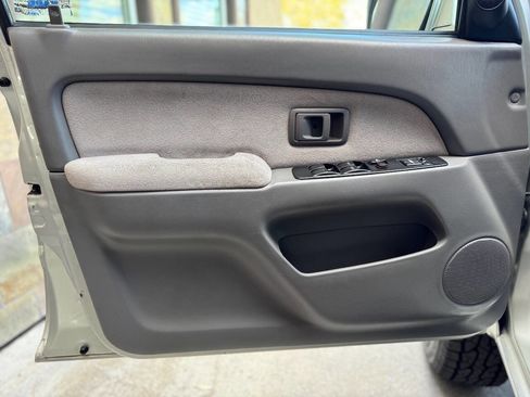 Used 2002 Toyota 4Runner SR5 image 19