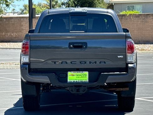 Used 2020 Toyota Tacoma TRD Sport w/ TRD Premium Sport Package AWD/4WD image 12