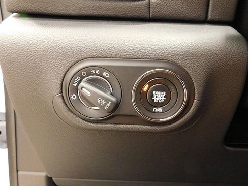 Used 2023 Maserati Levante Modena image 28