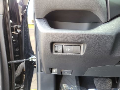 Used 2022 Toyota RAV4 LE AWD/4WD image 20