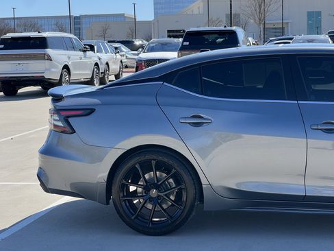 Used 2021 Nissan Maxima SR w/ Sport Mat Group image 11