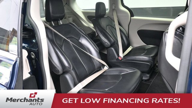 Used 2023 Chrysler Pacifica Touring-L FWD image 12