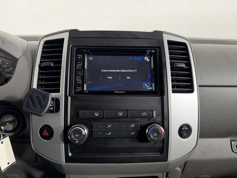 Used 2010 Nissan Frontier SE RWD image 27