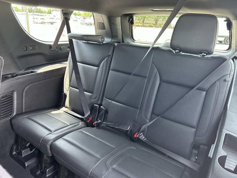 Used 2025 Chevrolet Suburban Z71 AWD/4WD image 21