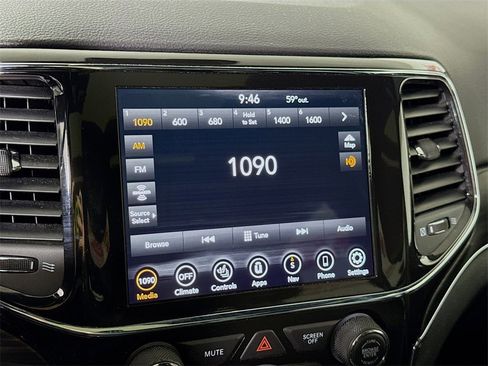 Used 2021 Jeep Grand Cherokee Limited w/ Luxury Group II image 8