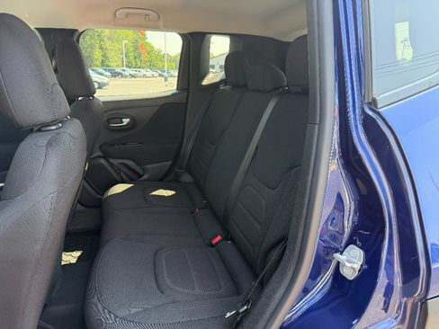 Used 2019 Jeep Renegade Latitude FWD image 15