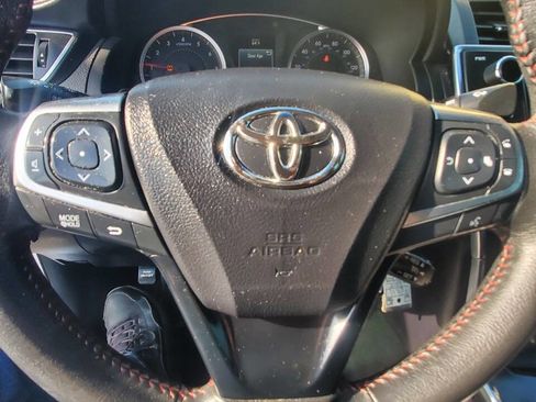 Used 2015 Toyota Camry SE image 16
