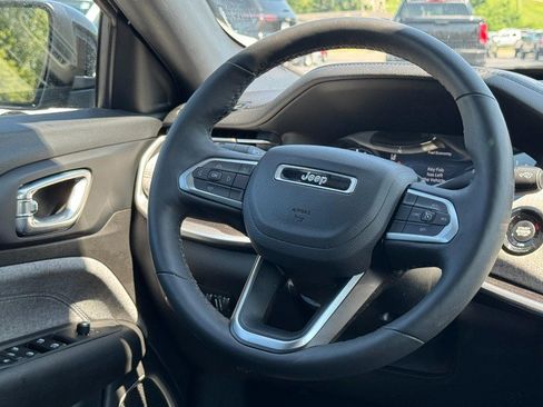Used 2024 Jeep Compass Latitude w/ Convenience Group AWD/4WD image 12