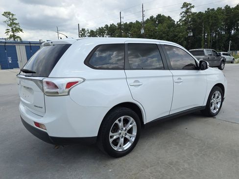 Used 2014 Mitsubishi Outlander SE image 17