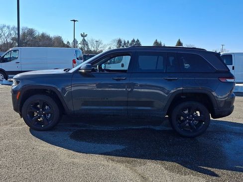 New 2026 Jeep Grand Cherokee Limited w/ Limited Altitude Package AWD/4WD image 5