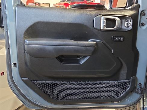 Used 2025 Jeep Gladiator Mojave image 15