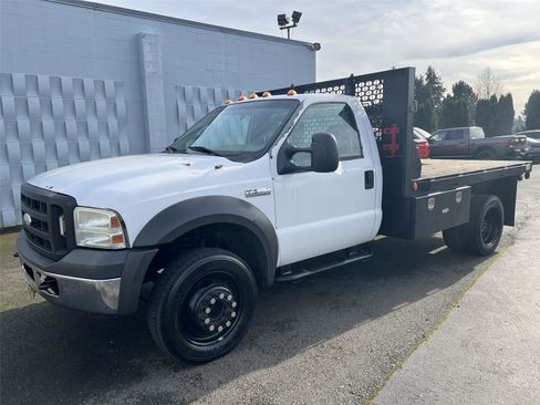 Used 2005 Ford F550 2WD Regular Cab Super Duty image 2