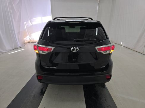 Used 2016 Toyota Highlander LE image 5
